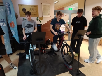 587023033_1454255196705160_226425537161724689_n