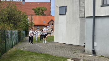 065