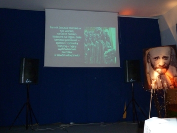 p1000438