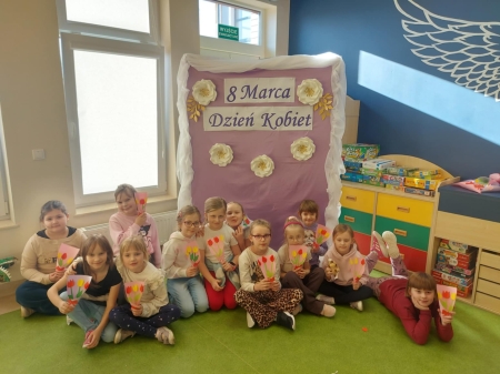 🌷✨ 𝐃𝐳𝐢𝐞𝐧́ 𝐊𝐨𝐛𝐢𝐞𝐭 𝐰 𝐊𝐫𝐞𝐚𝐭𝐲𝐰𝐧𝐞𝐣 𝐒́𝐰𝐢𝐞𝐭𝐥𝐢𝐜𝐲 𝐢 𝐤𝐥𝐚𝐬𝐚𝐜𝐡 𝟏–𝟑 ✨🌷