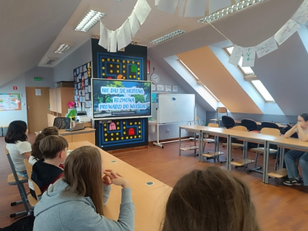 🌞🚶‍♀️🚶‍♂️ Piknik integracyjny klasy V w Lubkowie – bezpieczeństwo, integracja i świetna za